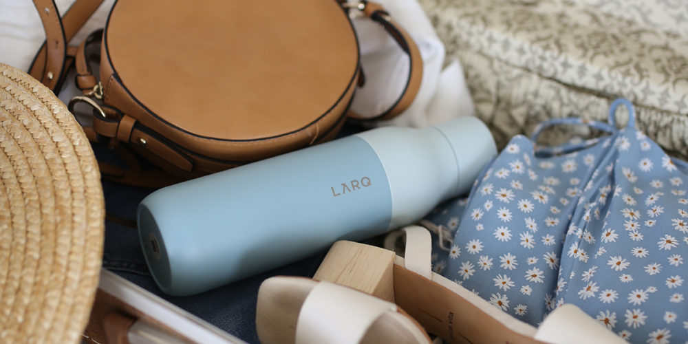 Reiseequipment Reiseequipment mit Schuhen, Tasche und Deo